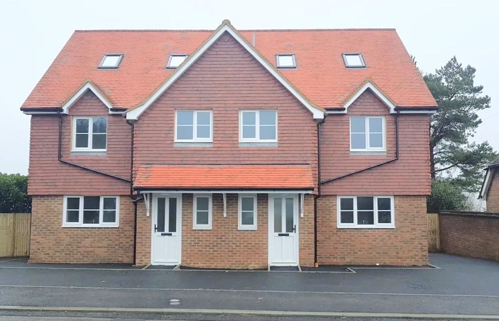 4 bed semidetached house to rent in Battle Road, Dallington