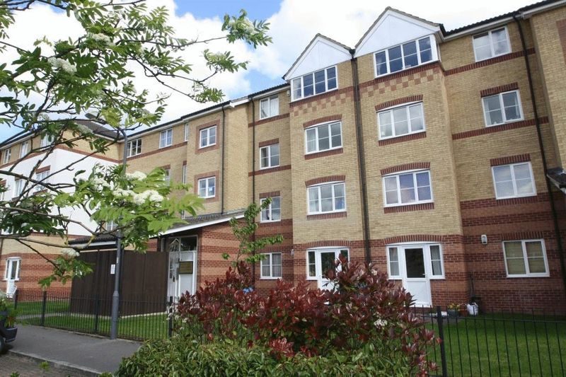 1 bed flat to rent in Peatey Court, Princes Gate, High HP13