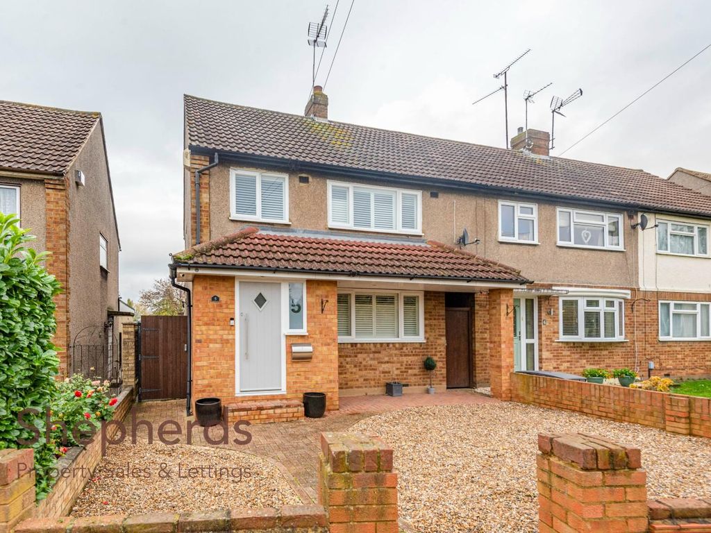 3 bed end terrace house for sale in Langley Green, Nazeing Road