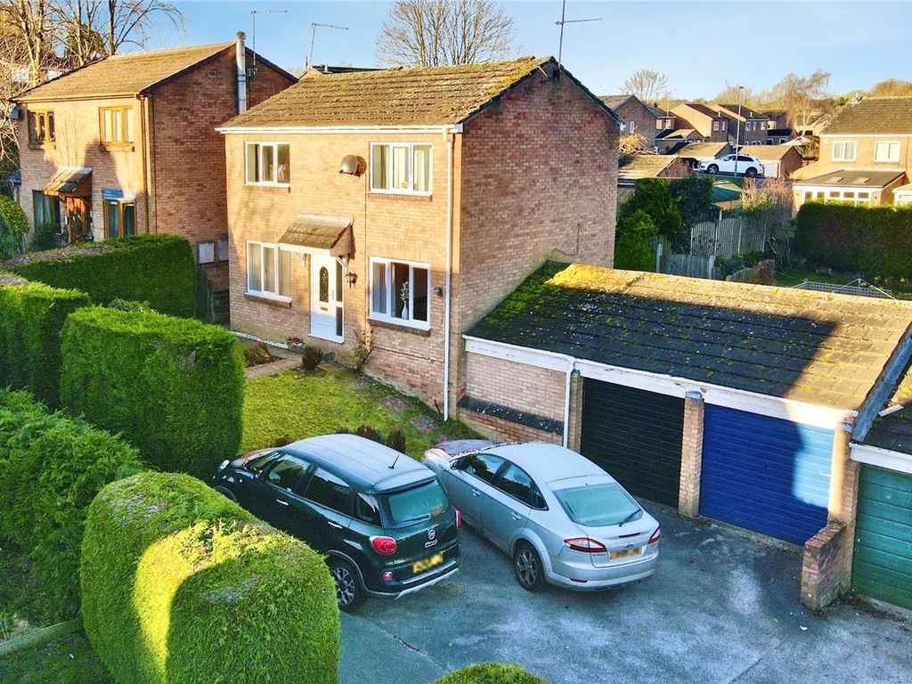 3 bed detached house for sale in Tennyson Close, Penistone, Sheffield
