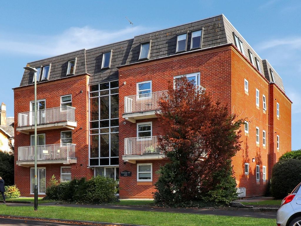 2 bed flat for sale in Christchurch Terrace, Malvern Road, Cheltenham