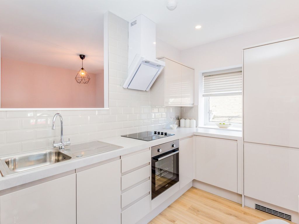 Studio to rent in Welling High Street, Welling DA16, £1,150 pcm Zoopla