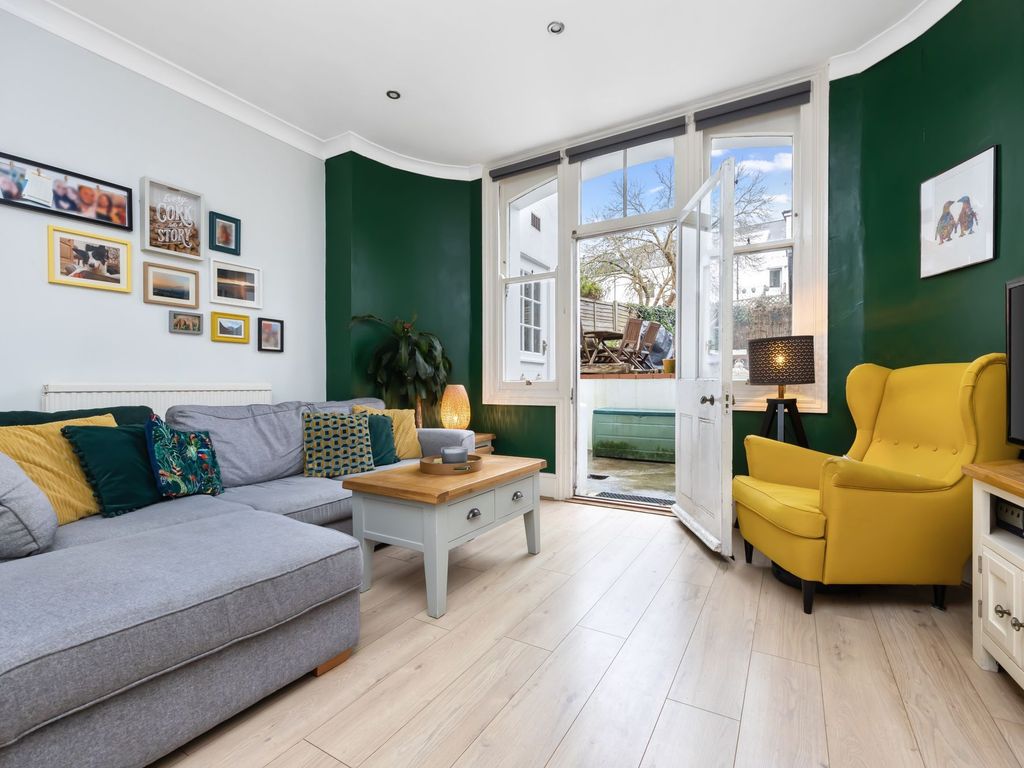 2 bed flat for sale in Cromwell Road, Hove BN3, £375,000 Zoopla