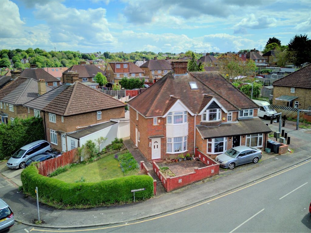 3 bed semidetached house for sale in Spearing Road, High