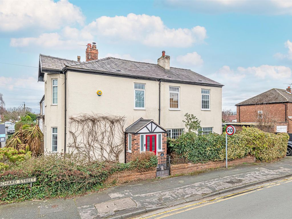 3 bed end terrace house for sale in Orchard Street, Fearnhead