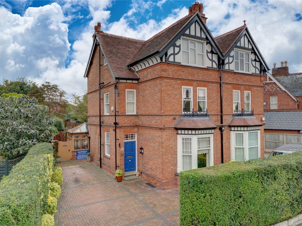 6 bed semidetached house for sale in The Crescent, Bromsgrove
