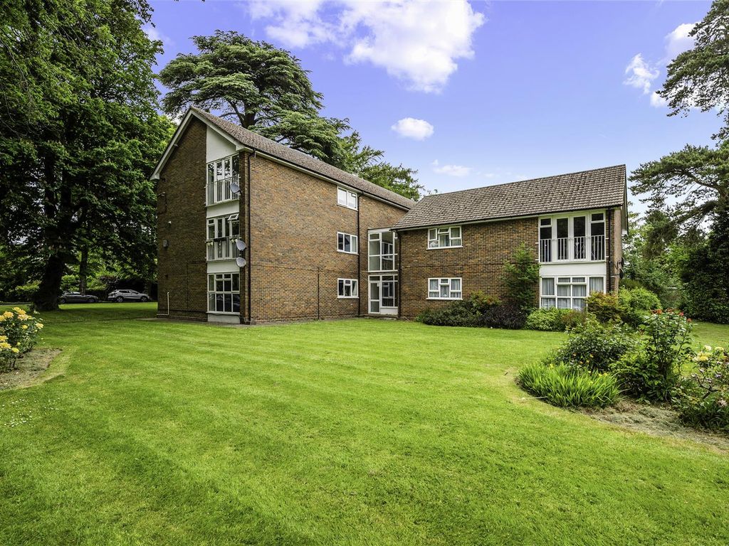 2 bed flat for sale in Courtlands Crescent, Banstead SM7 Zoopla