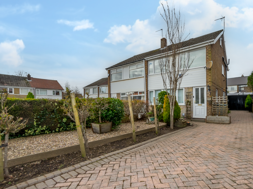 3 bed semidetached house for sale in Scotchman Close, Morley, Leeds