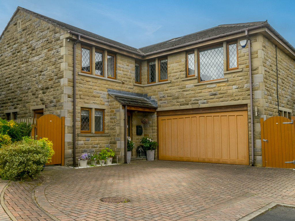5 bed detached house for sale in Rosedale Court, East Bierley, Bradford