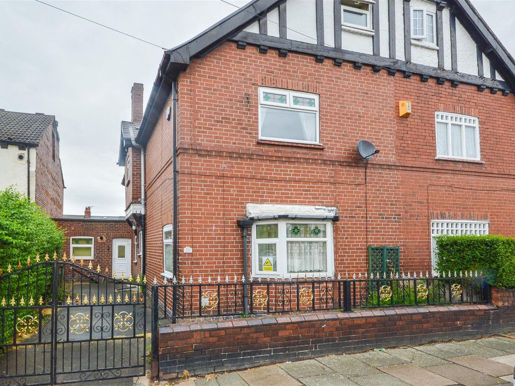 4 bed semidetached house for sale in Smawthorne Lane, Castleford WF10