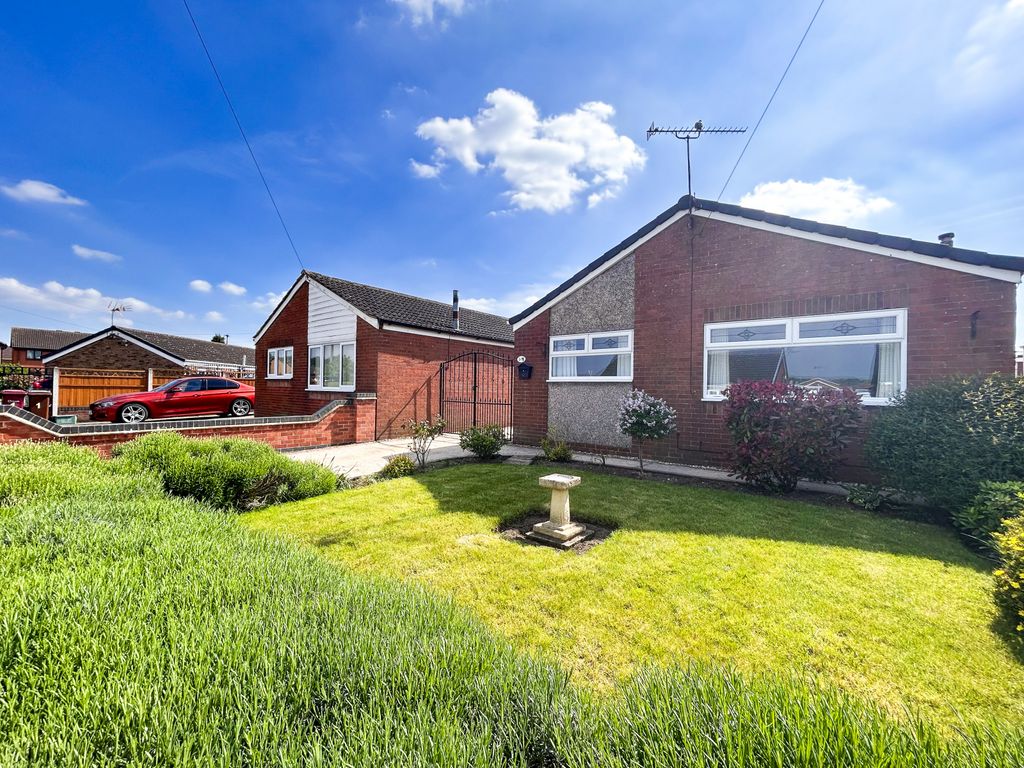 2 bed detached bungalow for sale in Blackthorn Close, Scunthorpe DN15