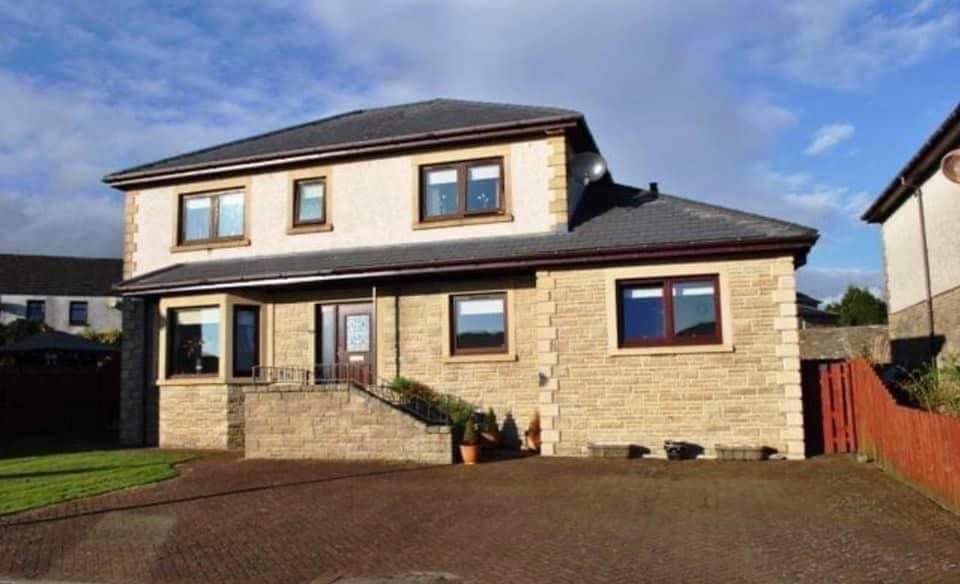 5 bed villa for sale in 21 Dhalling Park Hunter St, Dunoon PA23, £