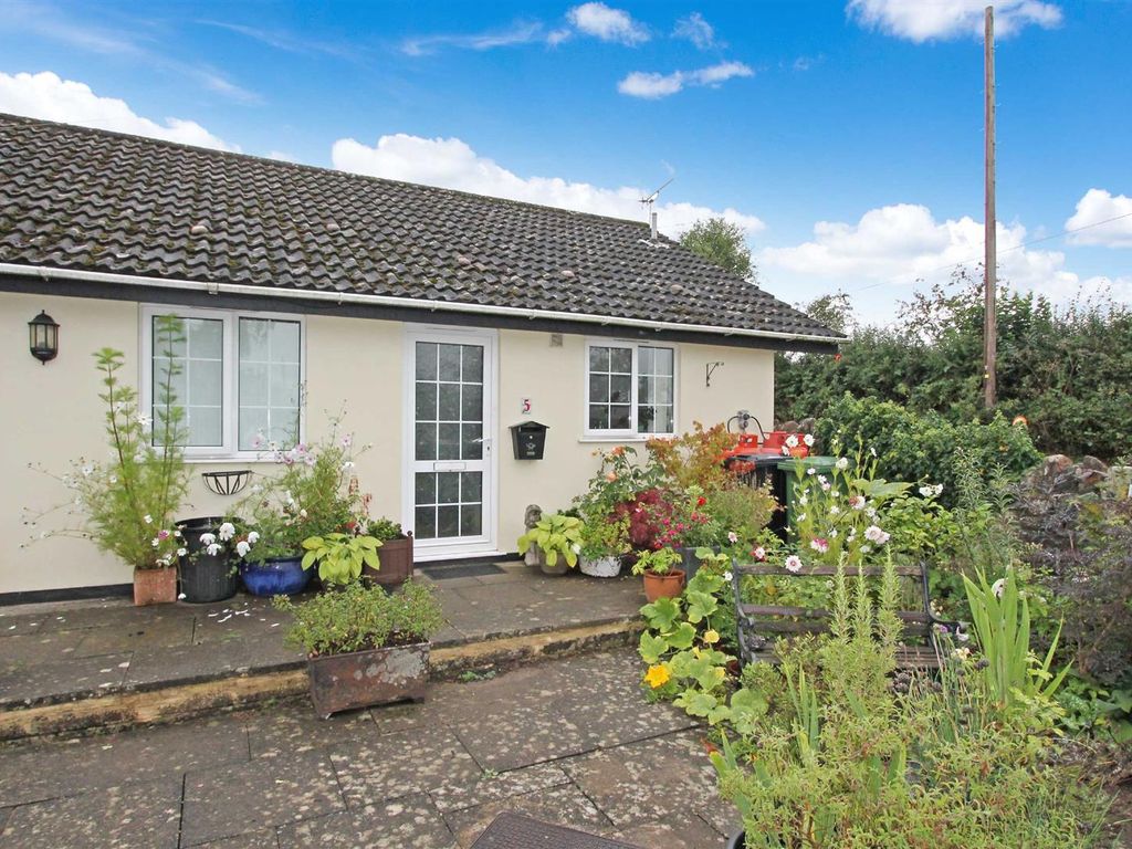 2 bed semidetached bungalow for sale in Old Stables, Glewstone, Ross