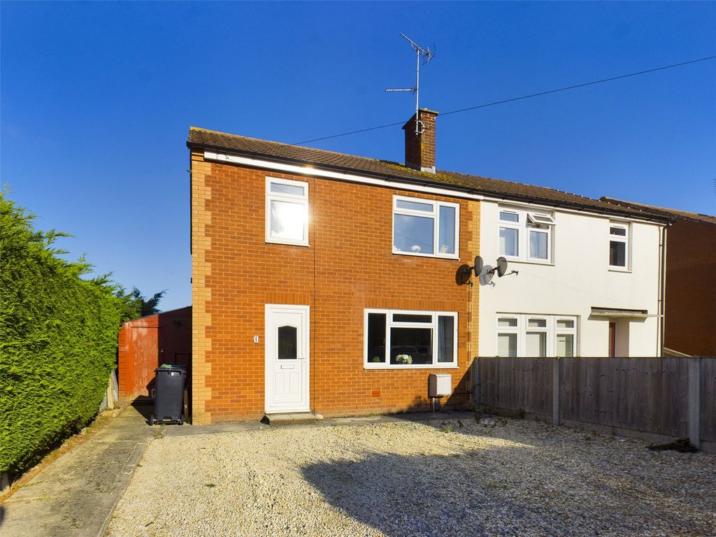 3 bed semidetached house for sale in Wilkes Avenue, Hucclecote