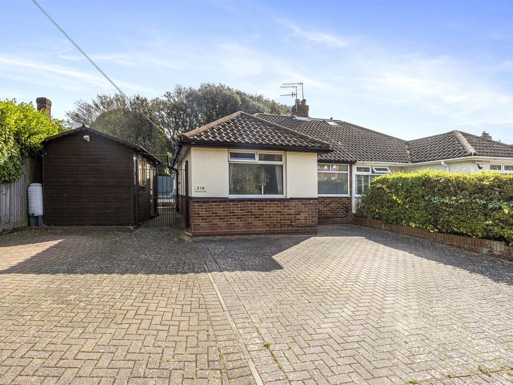 2 bed semidetached bungalow for sale in Valley Road, Portslade