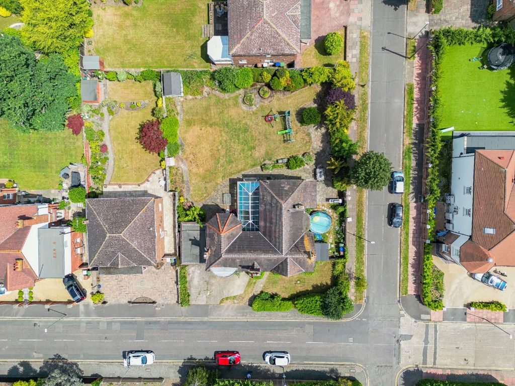 5 bed detached house for sale in Priestlands Park Road, Sidcup, Kent