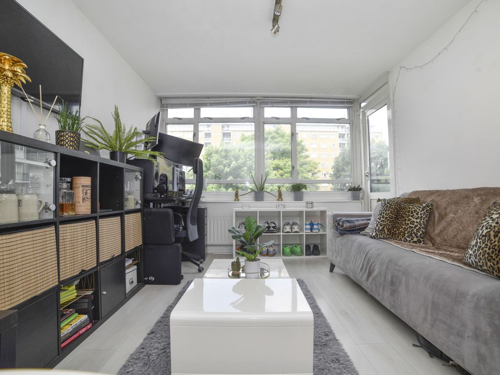 1 bed flat for sale in Whitley House, Churchill Gardens, Pimlico