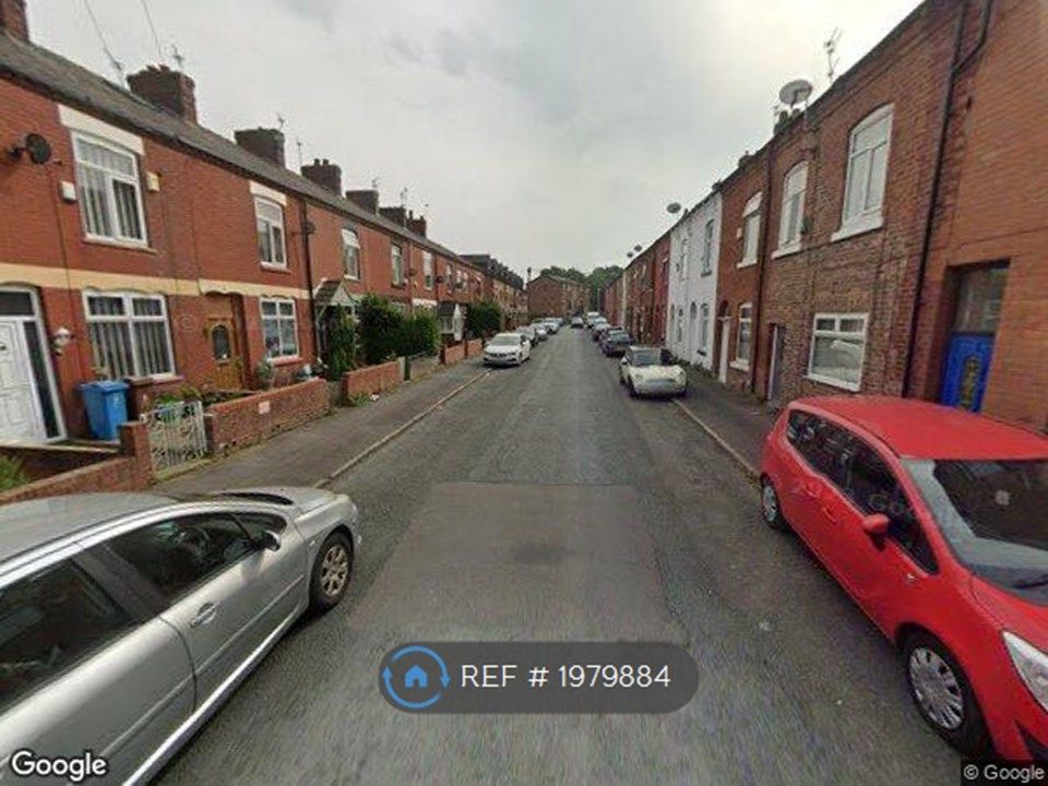 2 bed terraced house to rent in Church Street, Failsworth, Manchester