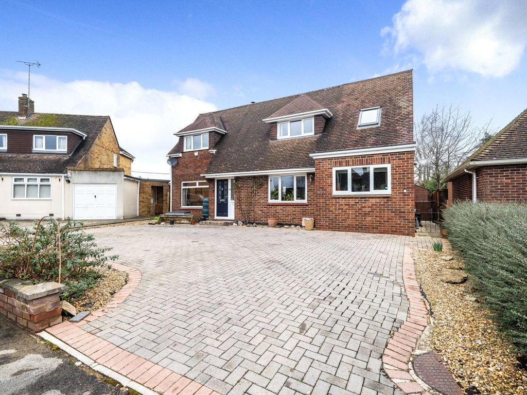 4 bed detached house for sale in The Beeches, Lydiard Millicent SN5, £