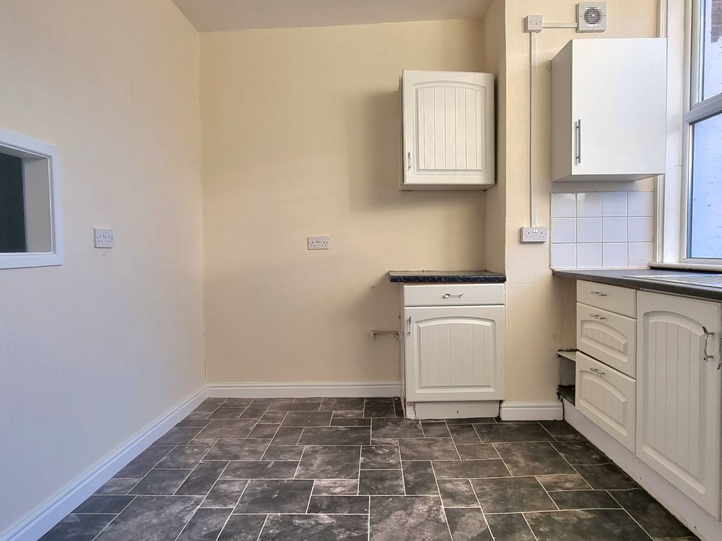 3 bed terraced house to rent in Chester Place, Gateshead NE8, £695 pcm