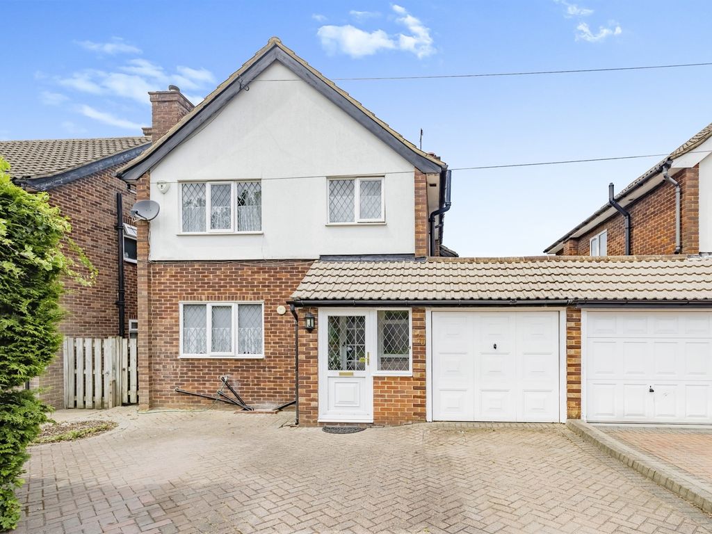 4 bed linkdetached house for sale in Cotswold Avenue, Bushey WD23 Zoopla
