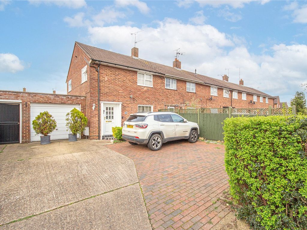 3 bed end terrace house for sale in Howlands, Welwyn Garden City