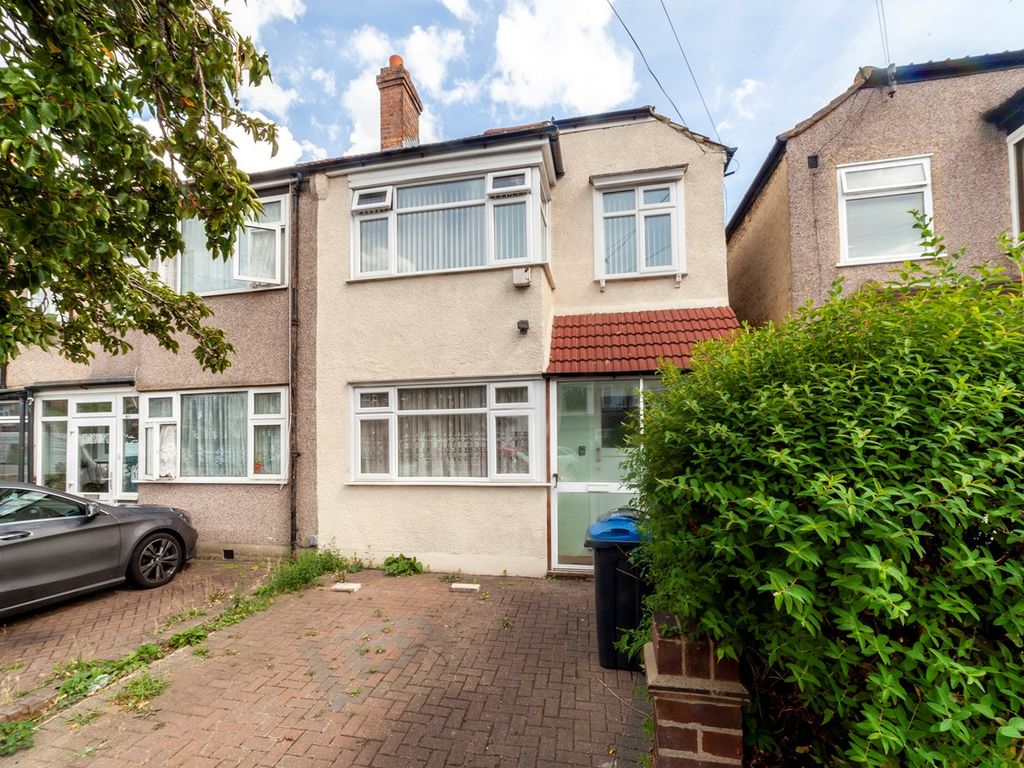 3 bed end terrace house for sale in Galpins Road, Thornton Heath CR7