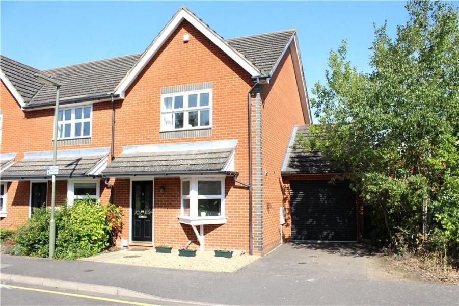 2 bed end terrace house to rent in Vale Farm Road, Horsell, Woking GU21