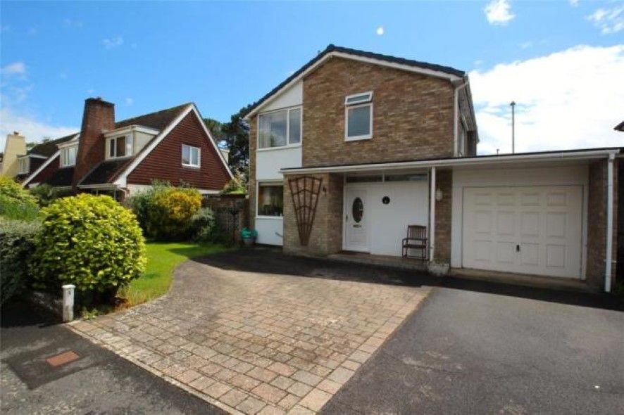 3 bed linkdetached house for sale in 9 Larches Gardens, Fareham