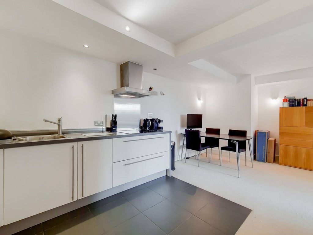 1 bed flat for sale in Building 22, Woolwich Riverside, London SE18, £