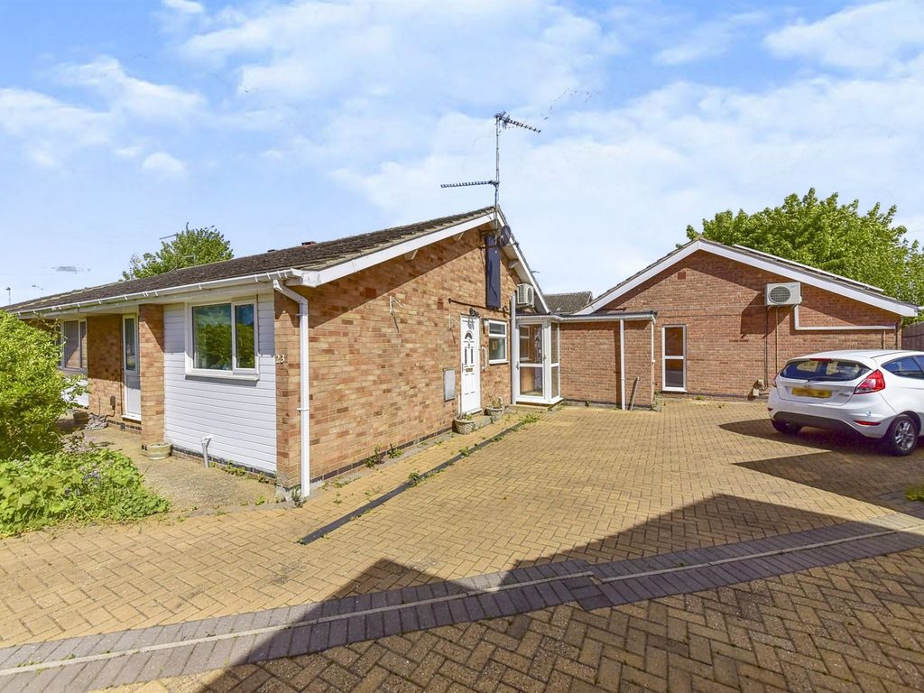 3 bed semidetached house for sale in St. Josephs Close, Kettering NN15