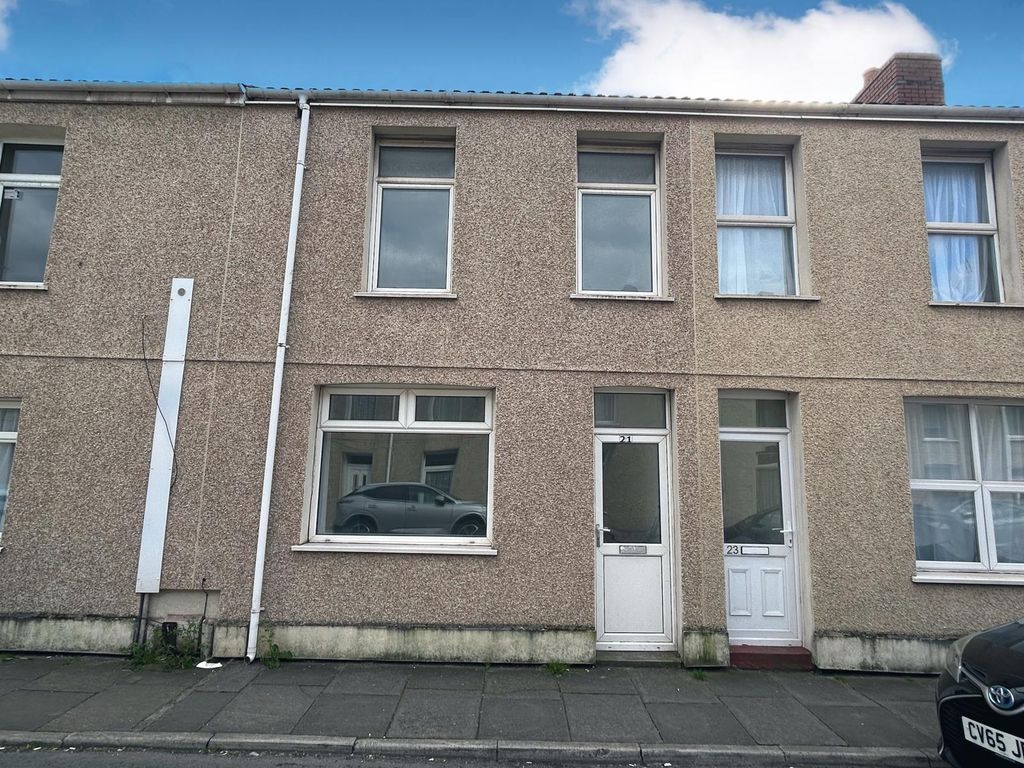 4 bed property to rent in Sandfields Road, Aberavon, Port Talbot SA12