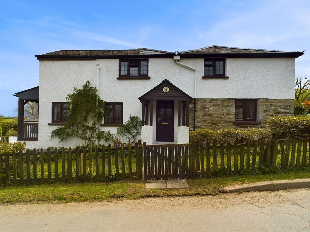 3 bed semidetached house for sale in Coads Green, Launceston PL15, £