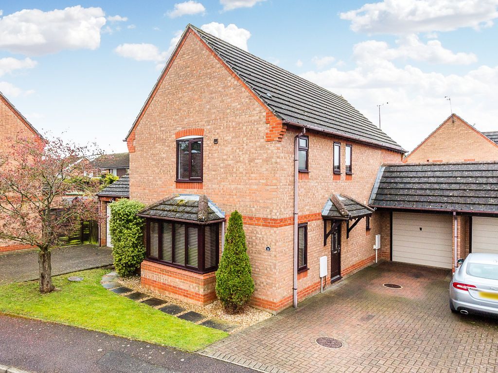 4 bed link detached house for sale in Chamberlain Way, Higham Ferrers