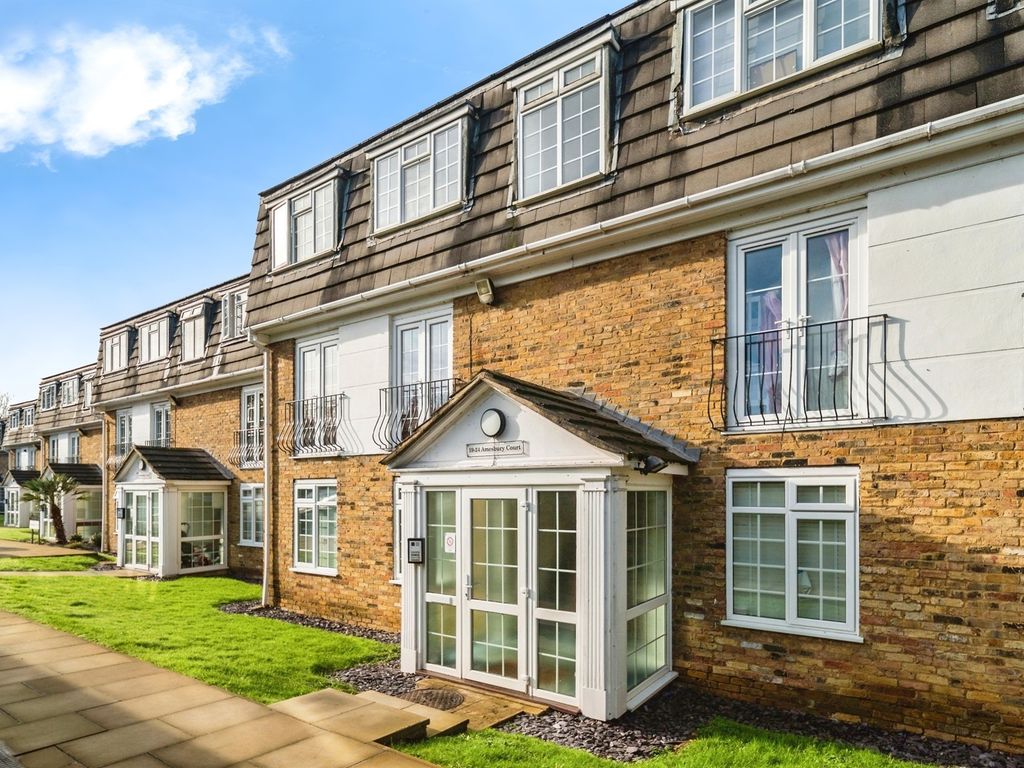 2 bed flat for sale in Crofton Way, Enfield EN2, £320,000 Zoopla