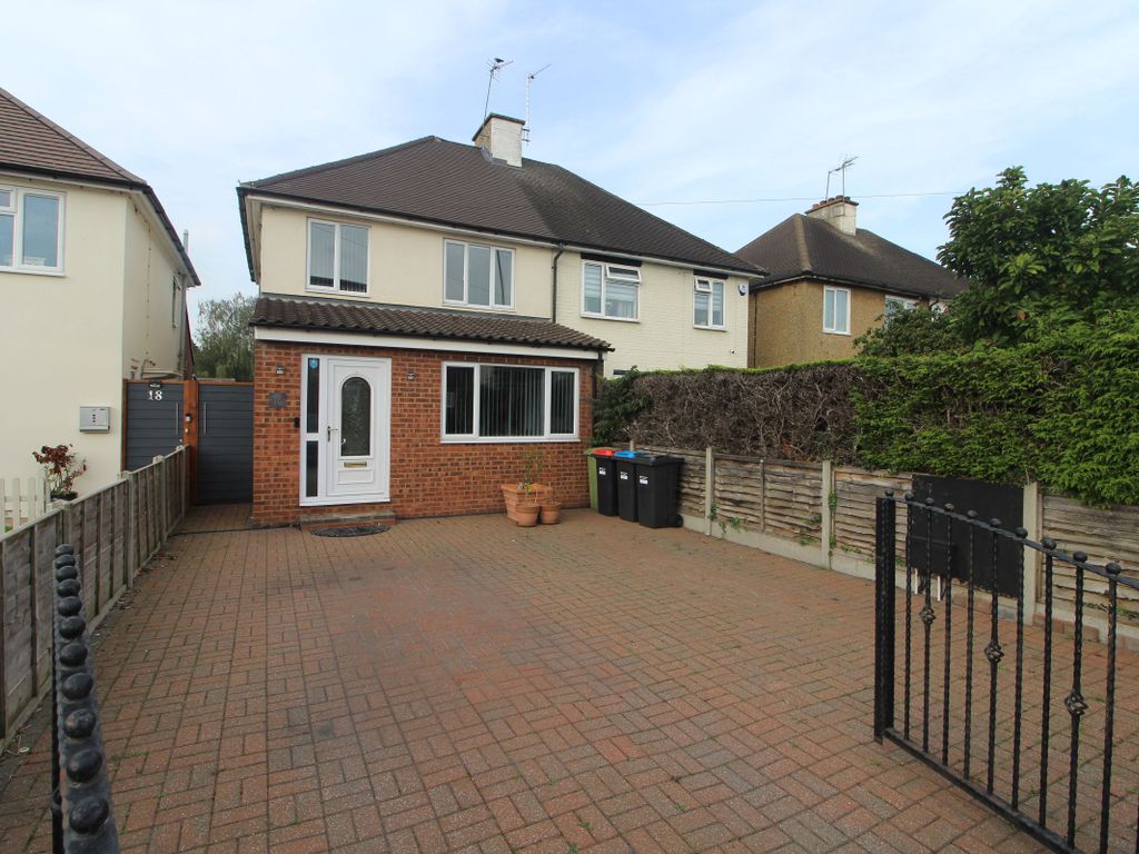 4 bed semidetached house for sale in London Road, Newport Pagnell MK16