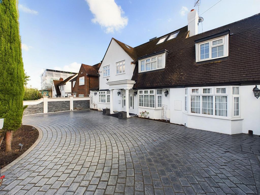 6 bed detached house for sale in Park Avenue, Ruislip HA4, £2,250,000