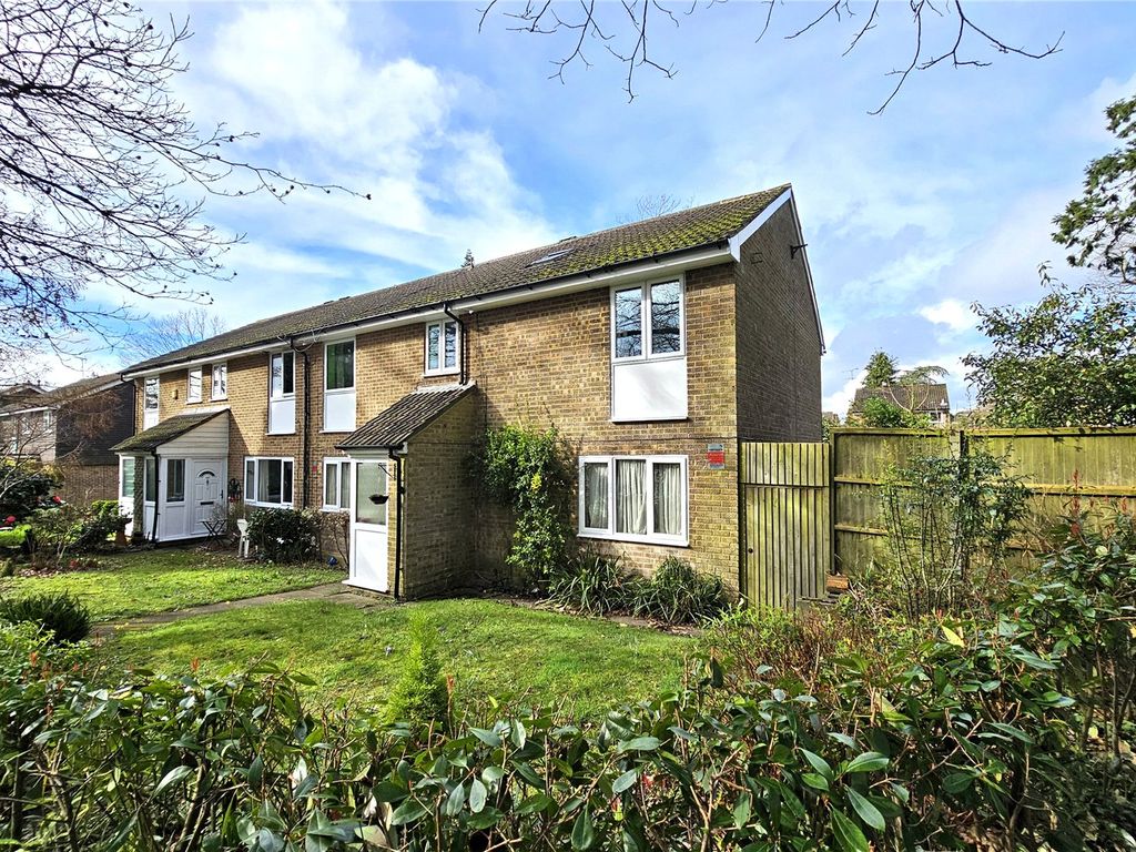 5 bed end terrace house for sale in Longlands Way, Camberley, Surrey