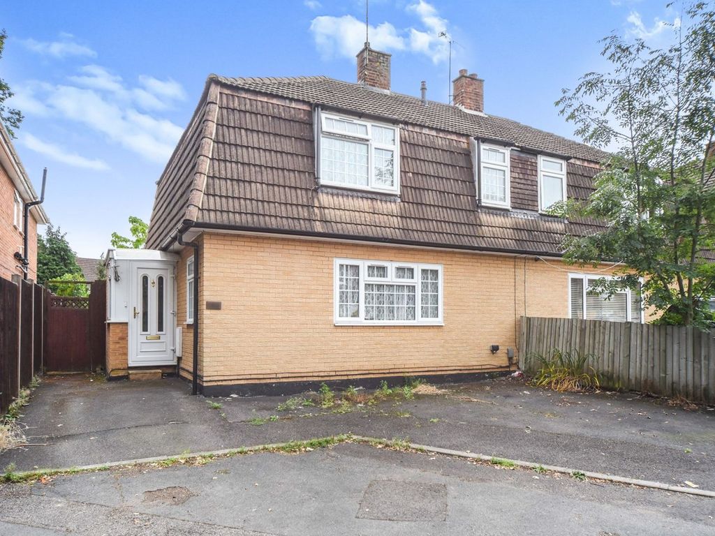4 bed semidetached house for sale in Norreys Avenue, Wokingham RG40