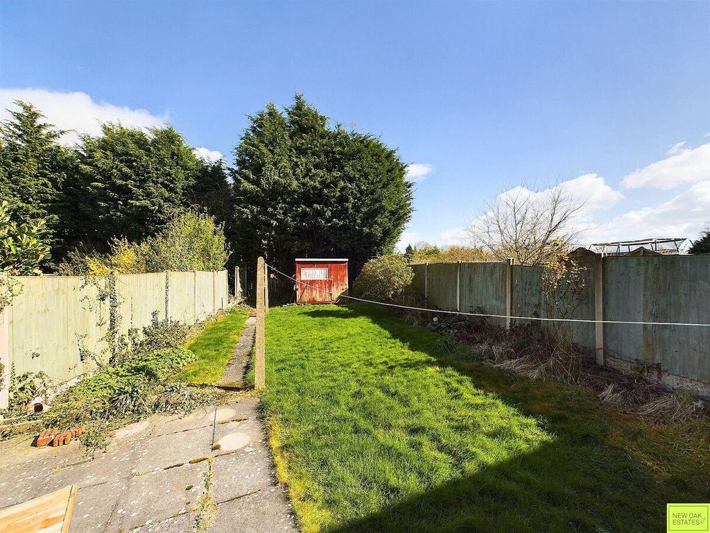 3 bed semidetached house for sale in Springfield Road, Holmewood S42