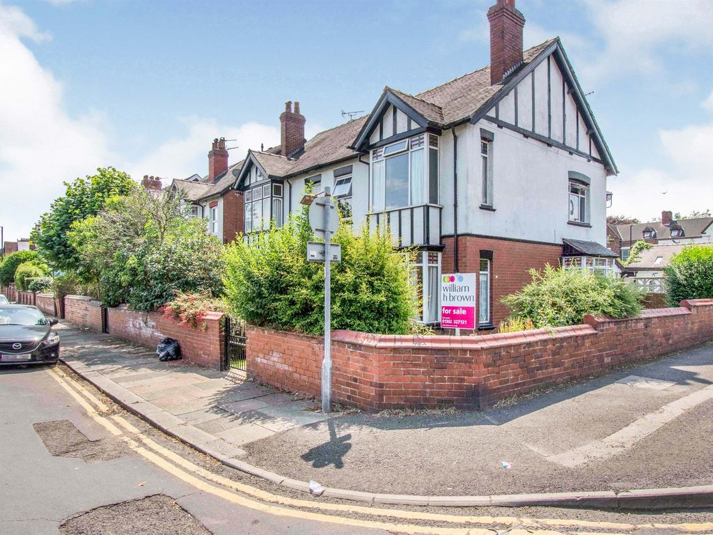 3 bed semidetached house for sale in Axholme Road, Wheatley, Doncaster