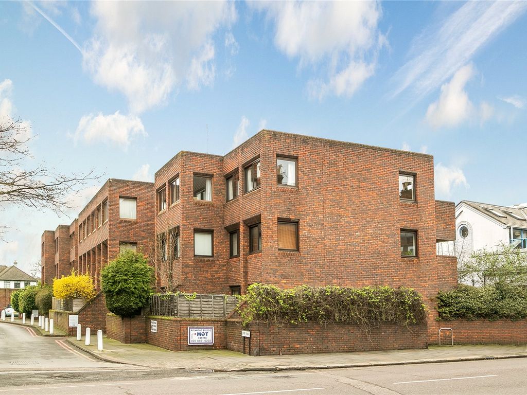 Studio to rent in Ryde Place, Richmond Road, East Twickenham, Middlesex