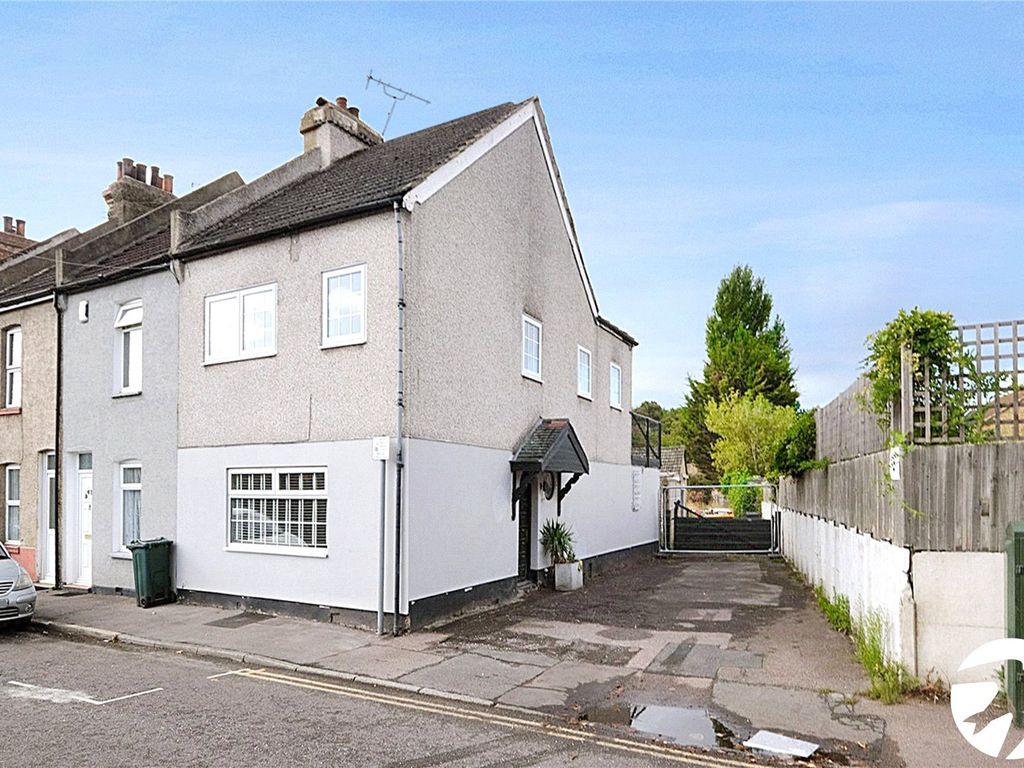 3 bed end terrace house for sale in King Edward Road, Greenhithe, Kent