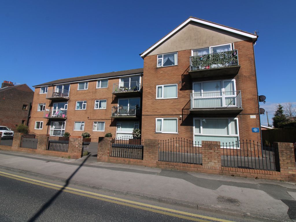 2 bed flat for sale in Hardhorn Court, PoultonLeFylde FY6 Zoopla