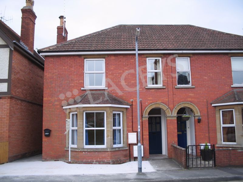 2 bed flat to rent in Hendford Grove, Yeovil BA20, £775 pcm Zoopla