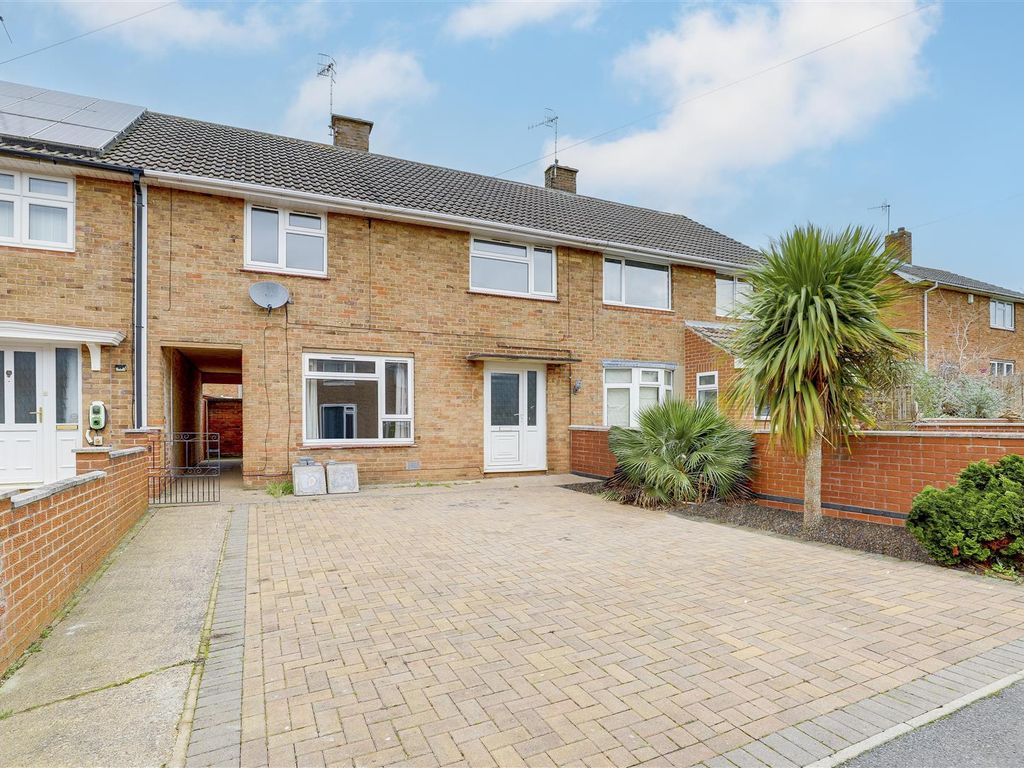 4 bed terraced house for sale in Whitelands, Cotgrave, Nottinghamshire