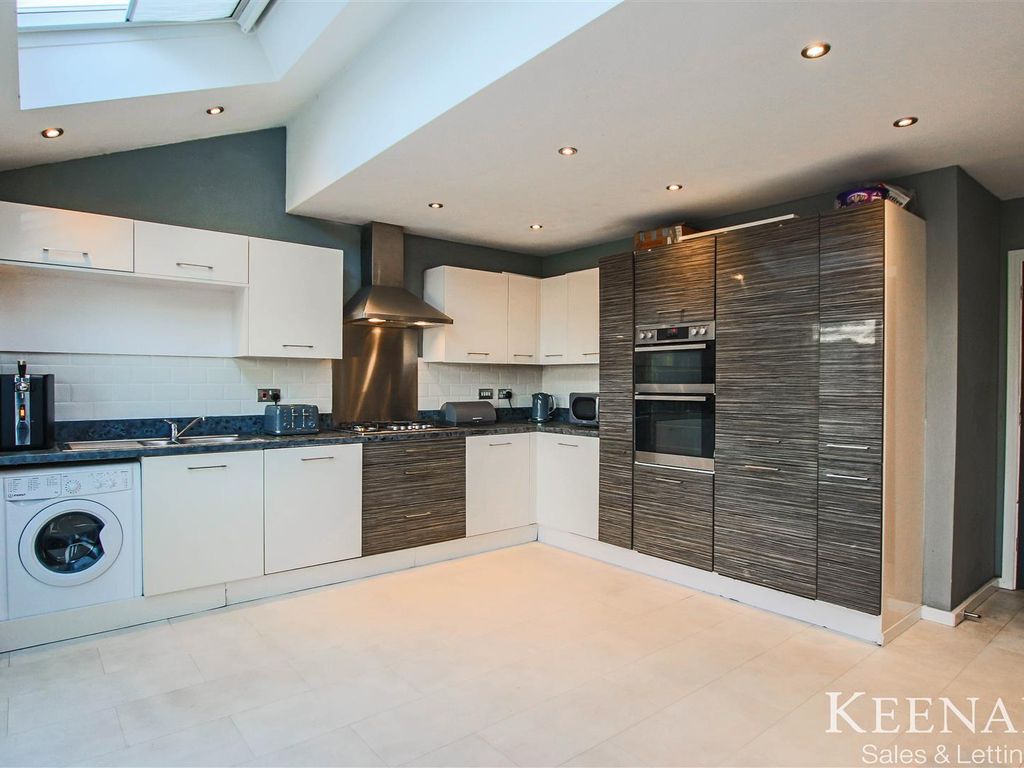 3 bed semidetached house for sale in Acorn Close, Chadderton, Oldham