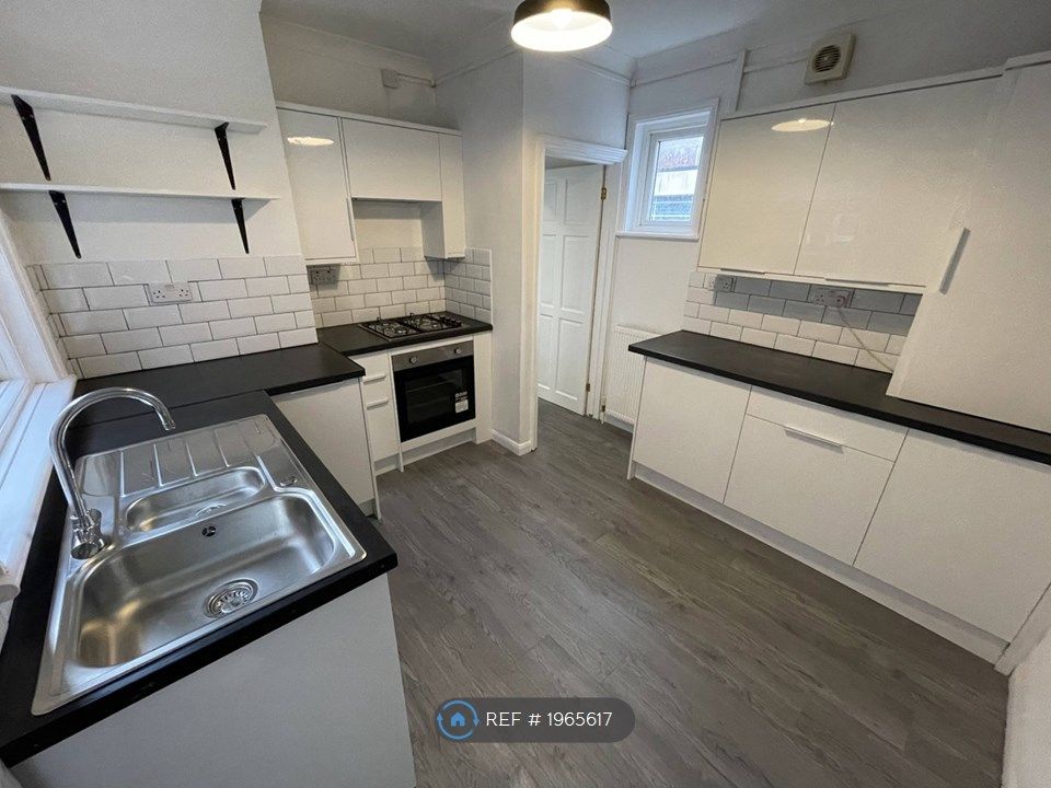 1 bed flat to rent in Queens Road, Fareham PO16, £900 pcm Zoopla