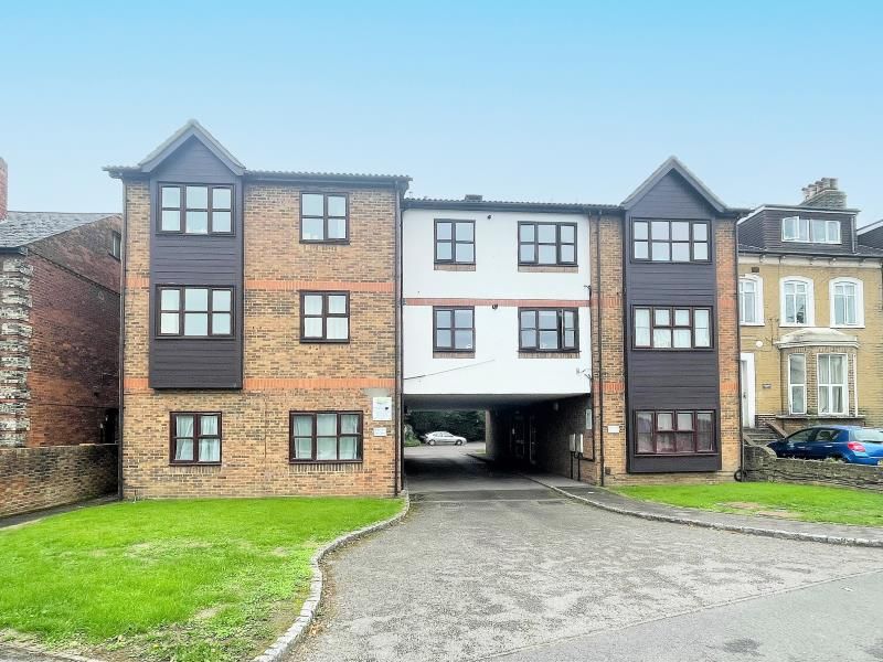 Studio to rent in Gresham Road, Staines TW18 Zoopla