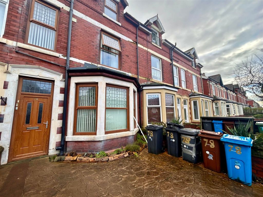 2 bed flat to rent in St. Albans Road, Lytham St. Annes FY8, £625 pcm